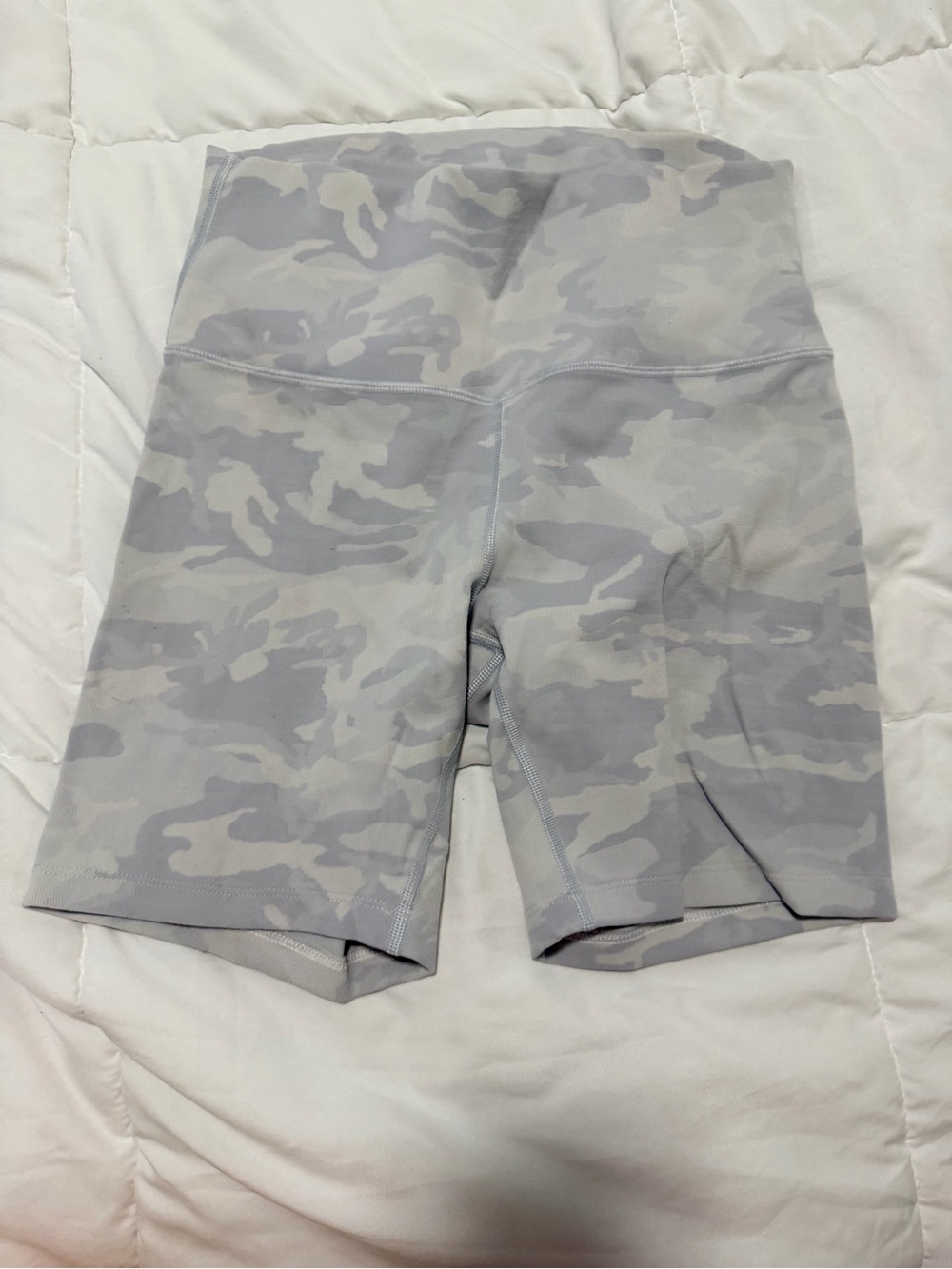 Lulu Lemon High-Waist Gray Camo Women’s Bike Shorts Size 6